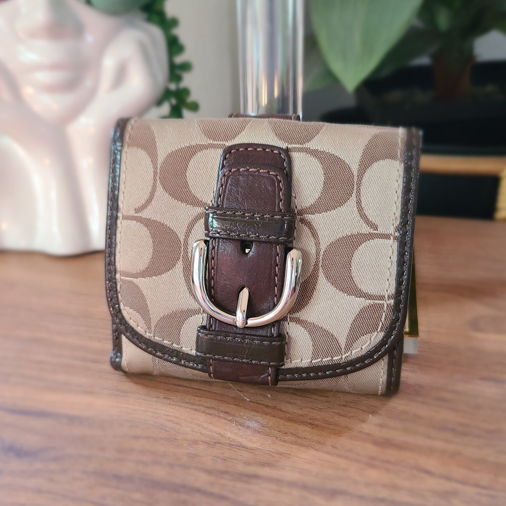 Coach Soho Signature Buckle Bifold Wallet with Coin Pocket 👛